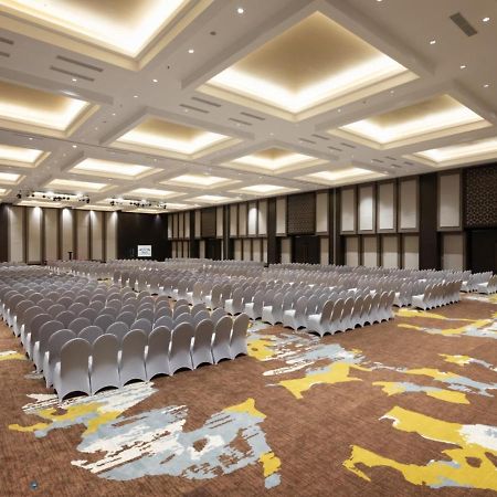 Aston Gresik Hotel & Conference Center Buitenkant foto