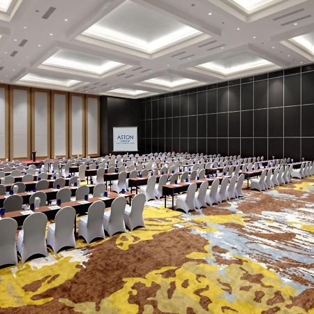 Aston Gresik Hotel & Conference Center Buitenkant foto