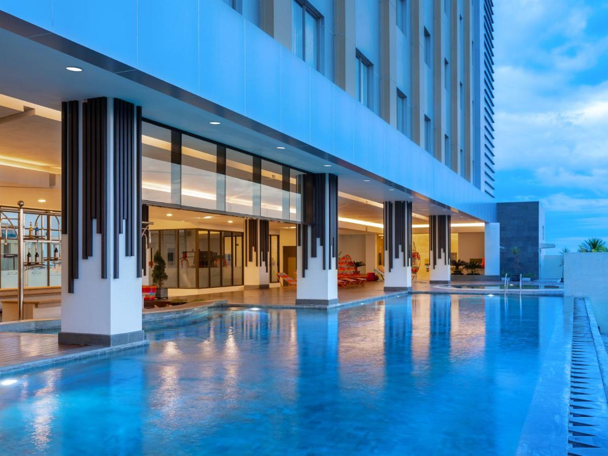 Aston Gresik Hotel & Conference Center Buitenkant foto