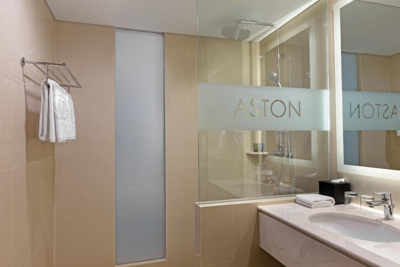 Aston Gresik Hotel & Conference Center Buitenkant foto