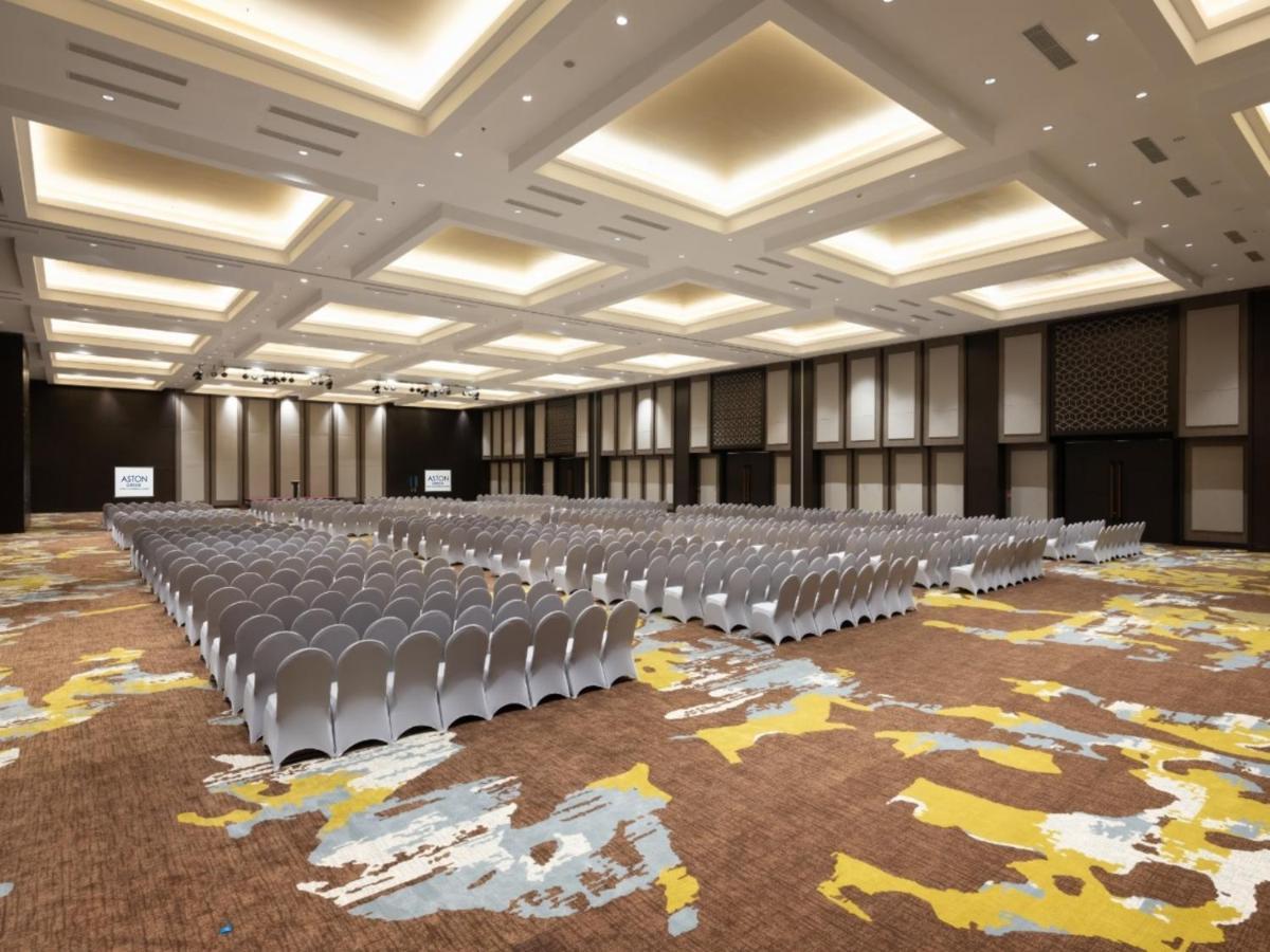 Aston Gresik Hotel & Conference Center Buitenkant foto