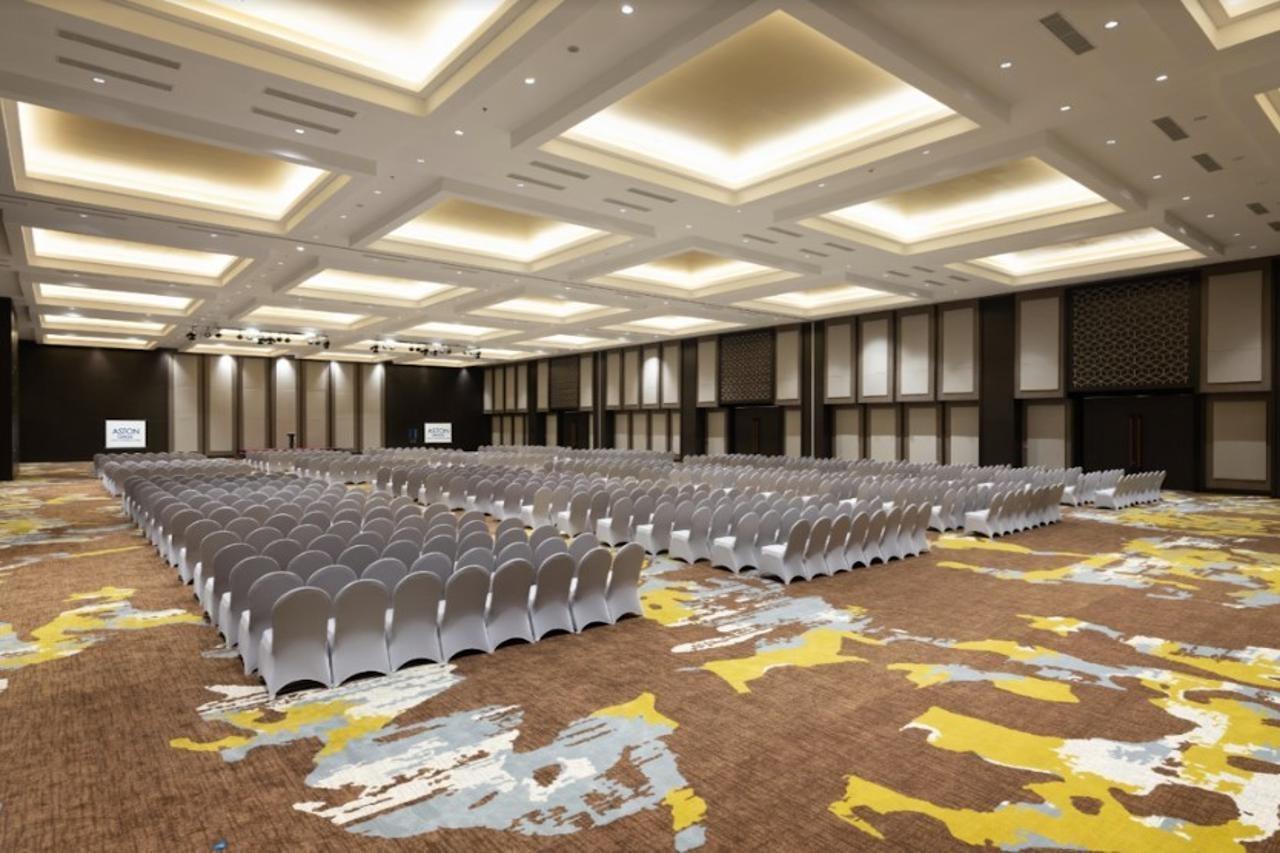 Aston Gresik Hotel & Conference Center Buitenkant foto