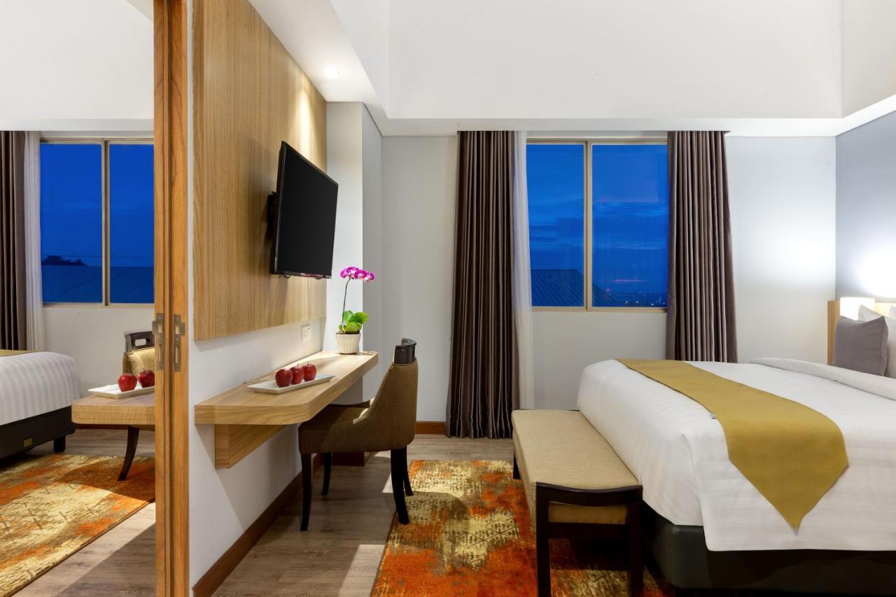 Aston Gresik Hotel & Conference Center Buitenkant foto
