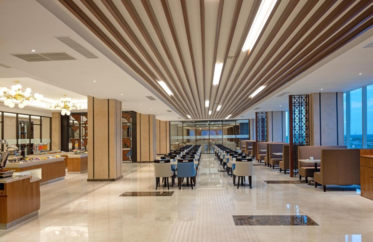 Aston Gresik Hotel & Conference Center Buitenkant foto