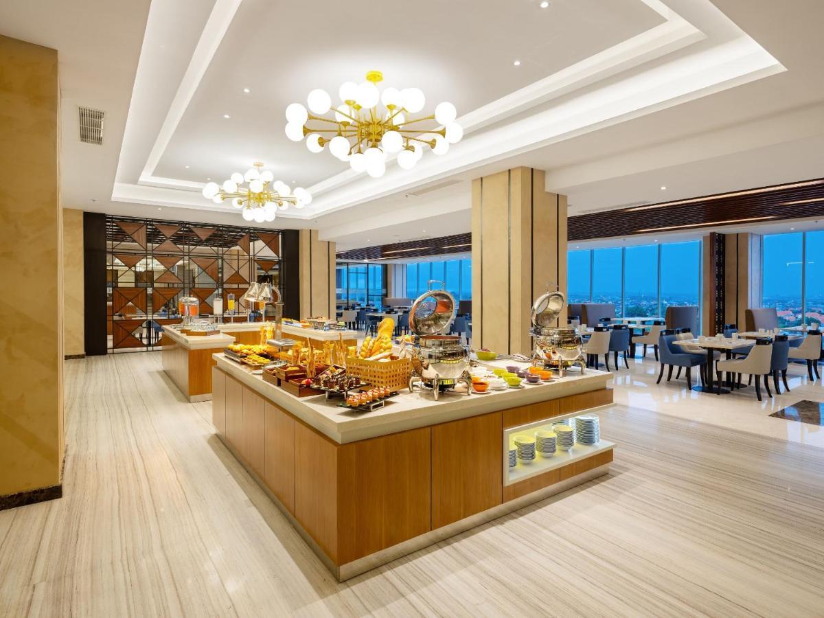 Aston Gresik Hotel & Conference Center Buitenkant foto