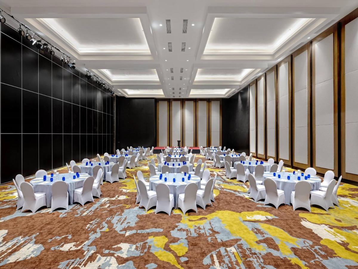 Aston Gresik Hotel & Conference Center Buitenkant foto